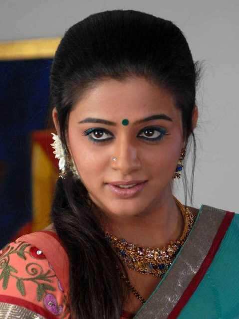 கவர்ச்சியில் புது நடிகைகளை ஓவர் டேக் செய்யும் முத்தழகு!