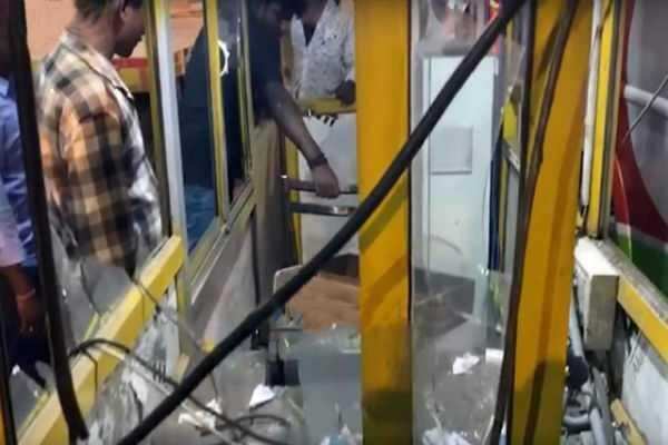 இனிமே இந்த டோல்கெட்ல ஃப்ரீயா போக முடியாது.. காசுதான்..