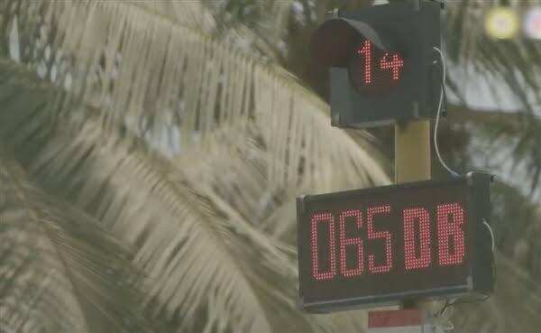 இனி சிக்னல்ல ஹாரன் அடிச்சா... டிராஃபிக் போலீசாரின் அதிரடி!! வைரல் வீடியோ!