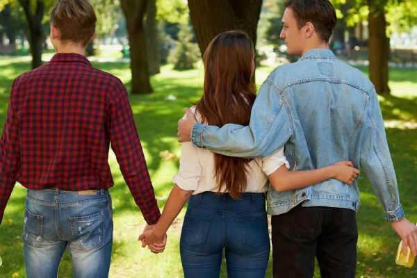 திருமணத்திற்கு வற்புறுத்தியதால் காதலனைப் போட்டுத் தள்ளிய காதலி! புது காதலன் கைது!