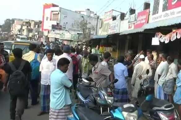 வரிசையாய் 4 கடைகளில் திருட்டு!! திருவள்ளூரில் தொடரும் சோகம்!! வரிசையாய் 4 கடைகளில் திருட்டு!! திருவள்ளூரில் தொடரும் சோகம்!!