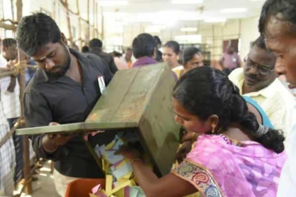 குலுக்கல் முறையில் தேர்தல் முடிவுகள்!! நீதிமன்றம் அதிரடி! குலுக்கல் முறையில் தேர்தல் முடிவுகள்!! நீதிமன்றம் அதிரடி!