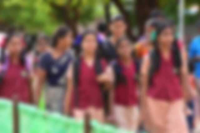 ஓடிப் போன 4 மாணவிகள்! காரணம் கேட்டு அதிர்ந்த போலீசார்!! ஓடிப் போன 4 மாணவிகள்! காரணம் கேட்டு அதிர்ந்த போலீசார்!!