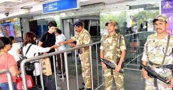 விமான நிலையங்களில் பார்வையாளர்களுக்கு தடை!