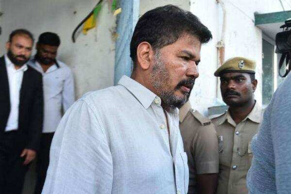 படப்பிடிப்பில் விபத்து நேர்ந்தால் தயாரிப்பு நிறுவனம் தான் பொறுப்பு!! லைகாவுக்கு கமல் கடிதம்!!