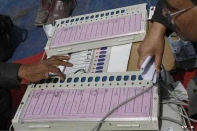 வாக்காளர் அடையாள அட்டை இல்லைன்னாலும் வோட்டு போடலாம்! இந்த 11 ஆவணங்களில் ஏதாவது ஒன்றை கைல வெச்சுக்கோங்க!