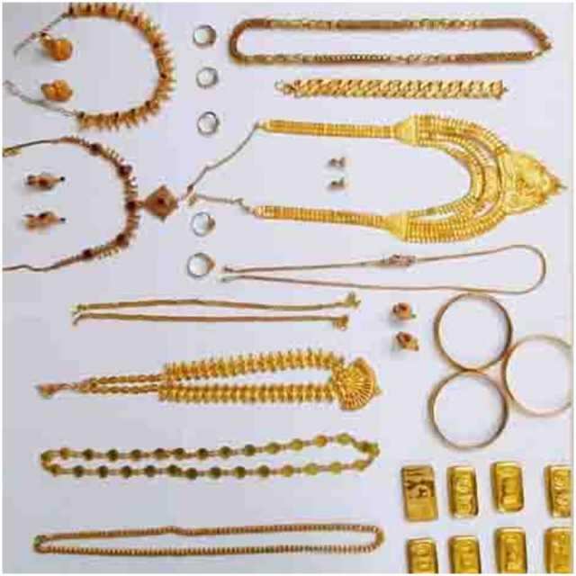 கார், பங்களா சொகுசு வாழ்க்கை! வேலைப் பார்த்துக் கொண்டே திருடிய சகோதரிகள்!!