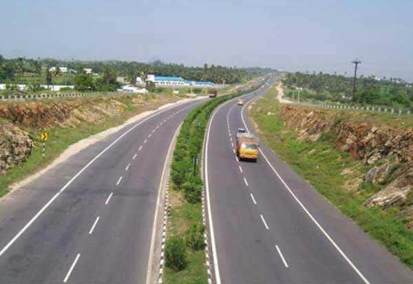 விபத்து ஏற்பட்டது போன்று நடித்து வழிப்பறி.. பலே கும்பல் சிக்கியது!!