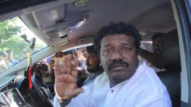 நிதி நிறுவன ஊழியரை கடத்தி சித்திரவதை.. நடிகர் கருணாஸ் கார் டிரைவர் உள்பட 4 பேருக்கு வலை..