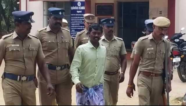 பாலியல் தொல்லை.. புகார் கொடுத்ததால் மூவரை வெட்டிக்கொன்ற நபரு தூக்குத் தண்டனை !! அதிரடி தீர்ப்பு!