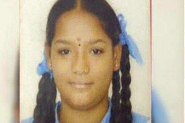 வகுப்பறையிலேயே மயங்கி உயிரிழந்த மாணவி! பதற வைத்த சிசிடிவி வீடியோ! வேலூரில் பரபரப்பு!