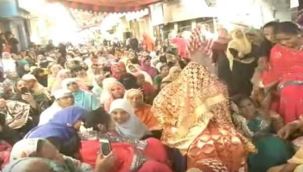 வண்ணாரப்பேட்டை முஸ்லீம்கள் போராட்டத்தில் திடீர் திருமணம்! திருமணத்திற்கு பின்பும் போராட்டத்தில் கலந்துக் கொண்ட புதுமண தம்பதியினர்!!