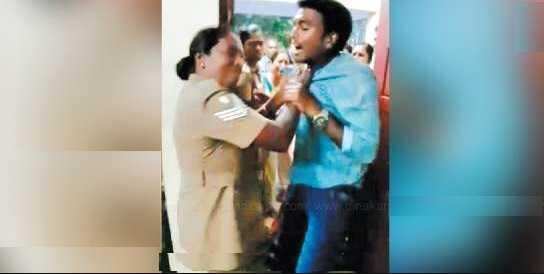 இளைஞரை வெளுத்து வாங்கிய பெண் ஏட்டு!! லஞ்சத்தால் வந்த வினை!!