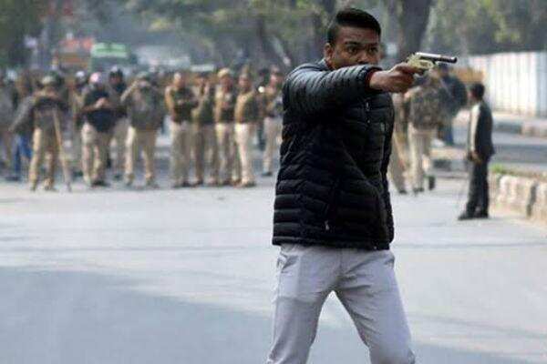 துப்பாக்கி சூட்டை கண்டித்து போராடிய மாணவர்கள் அதிரடி கைது