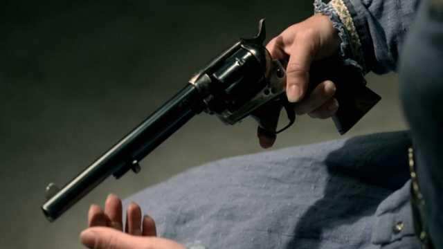 ரயில்கள் மூலம் தமிழகத்திற்குள் நுழையும் கள்ளத் துப்பாக்கிகள்? - அதிரும் காவல்துறை ரயில்கள் மூலம் தமிழகத்திற்குள் நுழையும் கள்ளத் துப்பாக்கிகள்? - அதிரும் காவல்துறை