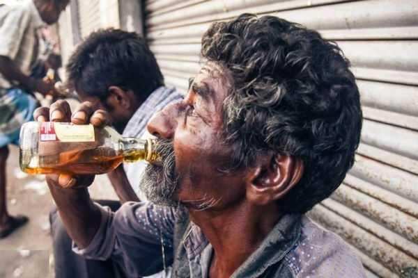 இனி ஊர் எல்லைக்குள் மது குடித்தால் ரூ.5,000 அபராதம்