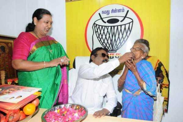 101 வயது மூதாட்டியின் ஆசையை நிறைவேற்றிய விஜயகாந்த்!!