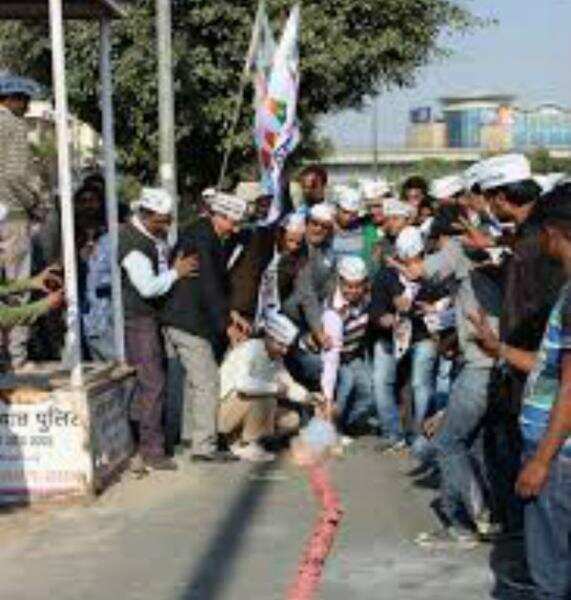 டெல்லியை கைப்பற்றியது ஆம் ஆத்மி! கெஜ்ரிவால் போட்ட திடீர் கண்டிஷன்!