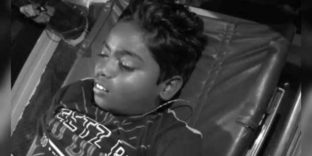 நண்பர்களுடன் விளையாடிய சிறுவன் மின்சாரம் தாக்கி உயிரிழந்த பரிதாபம்..! நண்பர்களுடன் விளையாடிய சிறுவன் மின்சாரம் தாக்கி உயிரிழந்த பரிதாபம்..!