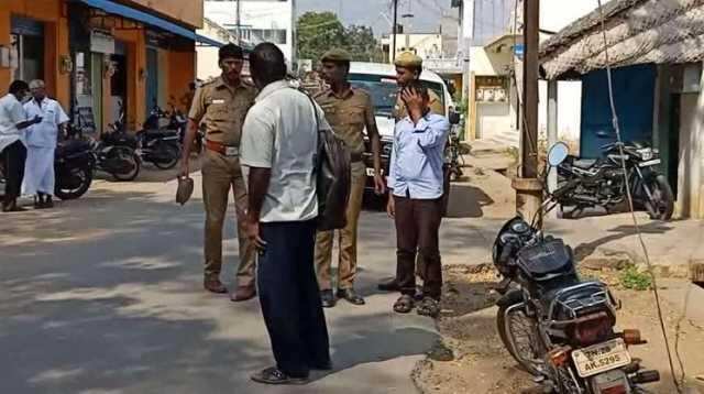 சிறார் ஆபாச படம் பார்த்த ஓட்டல் தொழிலாளி கைது.. கண்காணித்து தூக்கிய சைபர் கிரைம் போலீசார் சிறார் ஆபாச படம் பார்த்த ஓட்டல் தொழிலாளி கைது.. கண்காணித்து தூக்கிய சைபர் கிரைம் போலீசார்