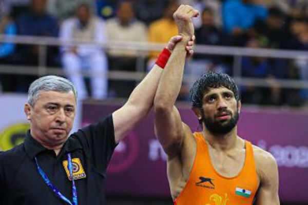 இந்திய வீரர் ரவி தாஹியா  57 கிலோ எடை பிரிவில்  தங்கம் வென்றார்