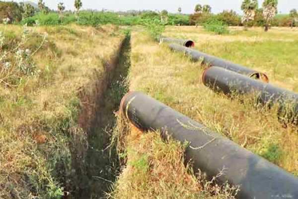 விவசாய நிலங்களில் எரிவாயு குழாய்கள்!! தூத்துக்குடியில் வலுக்கும் போராட்டம்! விவசாய நிலங்களில் எரிவாயு குழாய்கள்!! தூத்துக்குடியில் வலுக்கும் போராட்டம்!