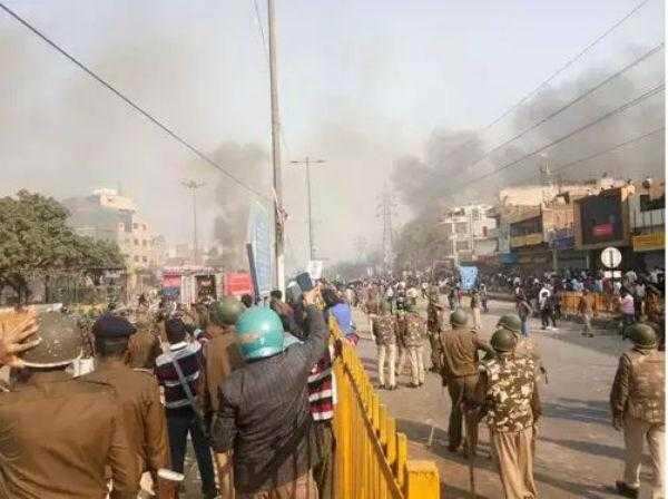 டெல்லியில் வன்முறையாளர்களை கண்டதும் சுட உத்தரவு