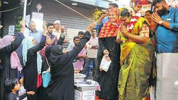 இஸ்லாமியர்கள் போராட்டத்தில் இந்து பெண்ணுக்கு வளைகாப்பு - இதுதான் தமிழ்நாடு!