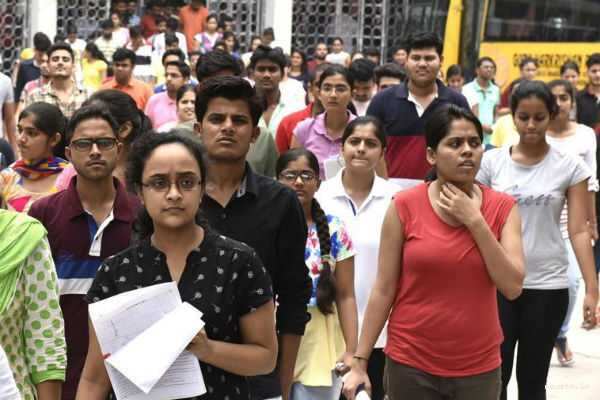 மாணவர்களின் நீட் தேர்வுக் கட்டணம் பல மடங்கு உயர்வு!! அதிர்ச்சியில் பெற்றோர்!