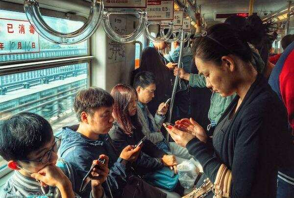 இனி மெட்ரோ ட்ரெயினில் திரைப்படங்கள், சீரியல் பார்க்கலாம்! பயணிகள் உற்சாகம்!!