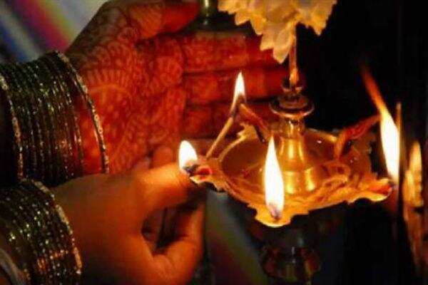 வீட்டில் மகிழ்ச்சி நிலவ தினமும் இதைச் செஞ்சு வாங்க!!