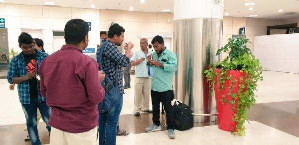 ஏர்போர்ட்டில் பயணிகளுக்கு சர்க்கரை பொங்கல் கொடுத்து அசத்திய சென்னை விமான நிலையம்