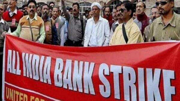 8 நாட்களுக்கு வங்கி விடுமுறையா? வலம் வரும் வாட்ஸ்-அப் வதந்தி!!