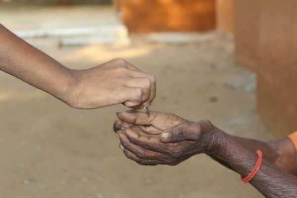 ஏழு ஆண்டுகளில் 8 கோயில்களுக்கு ரூ. 8 லட்சம் நன்கொடை வழங்கிய பிச்சைக்காரர்