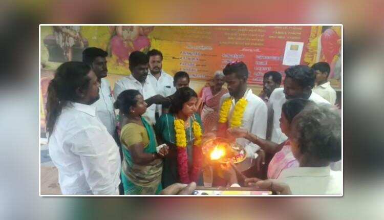 குழந்தை பிறந்ததும், காதலரை திருமணம் செய்த கல்லூரி மாணவி!!