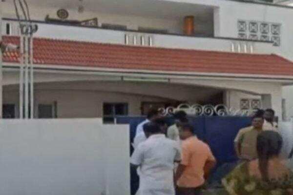 அள்ள அள்ள ஆவணங்கள்-அசந்துபோன அதிகாரிகள்