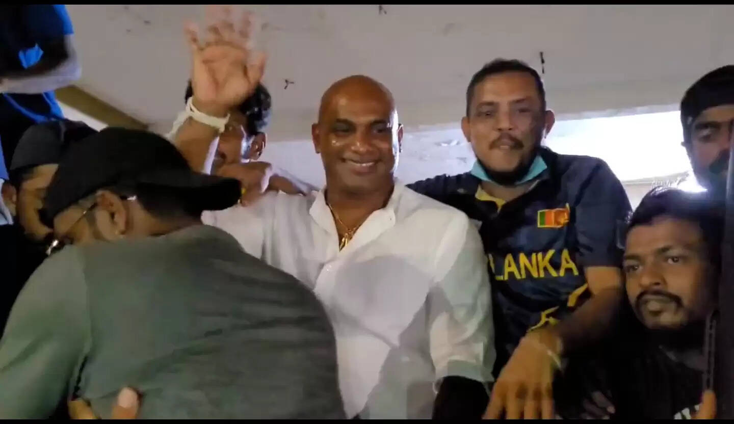 கோத்தபய அரசே பதவி விலகு.. களமிறங்கினார் கிரிக்கெட் ஜாம்பவான் ஜெயசூர்யா..!