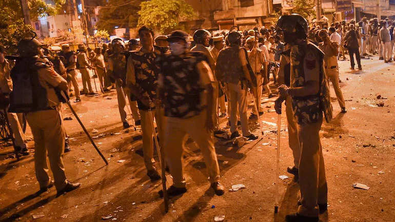 ஆந்திராவிலும் அனுமன் ஜெயந்தி ஊர்வலத்தில் வெடித்த மோதல்!!