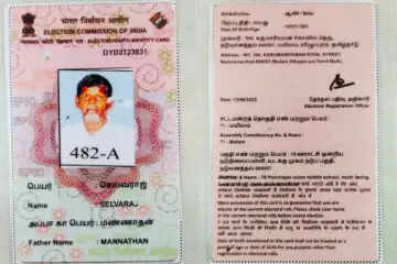 மீண்டும் விஸ்வரூபம் எடுக்கும் போலி வாக்களர் அட்டை.. கத்தை கத்தையாக சிக்கியதால் பரபரப்பு..!!