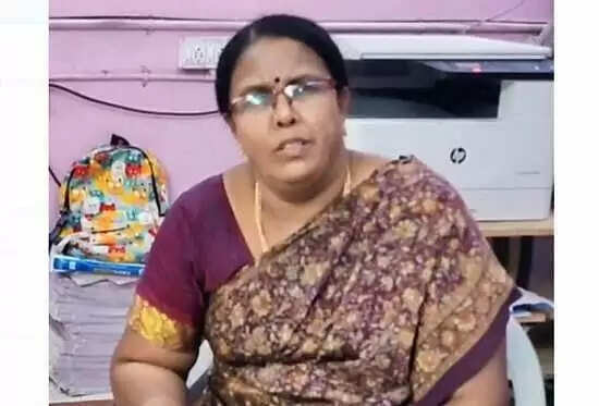 என்ன ஒரு கடமை உணர்ச்சி.. சஸ்பெண்ட் தகவல் தெரியாமல் அலுவலகம் வந்த அதிகாரி..!