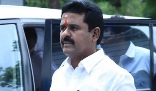 BREAKING: முன்னாள் அமைச்சர் காமராஜ் வீட்டில் லஞ்ச ஒழிப்புத்துறையினர் அதிரடி சோதனை !!