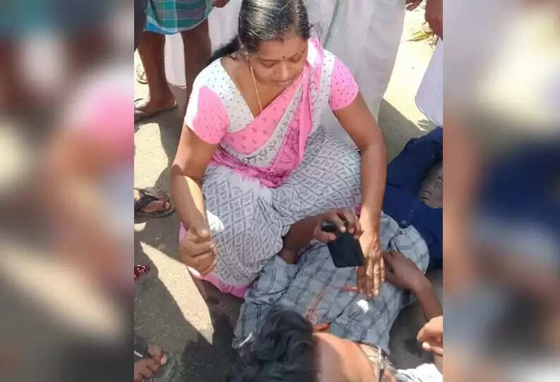 விபத்தில் சிக்கிய இளைஞரை முதலுதவி செய்து காப்பாற்றிய செவிலி!