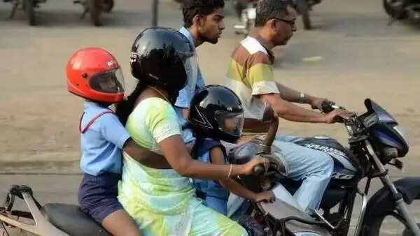 இனிமேல் பின்னால் அமர்வோருக்கும் ஹெல்மெட் கட்டாயம்..!!