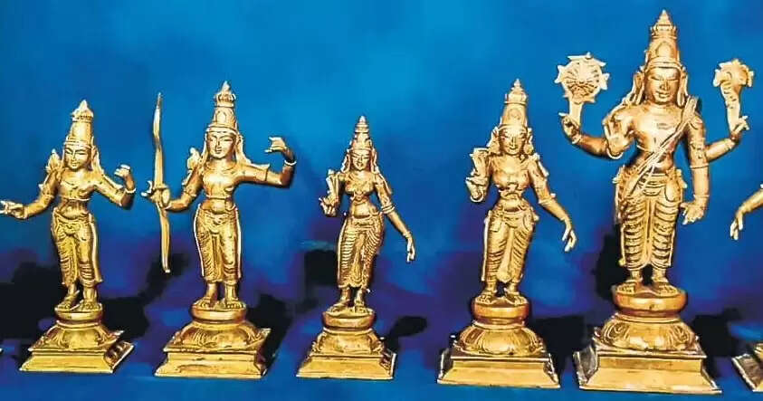 கெட்ட கனவுகள் வந்ததால் திருடிய சாமி சிலைகளை ஒப்படைத்த திருடர்கள்!!
