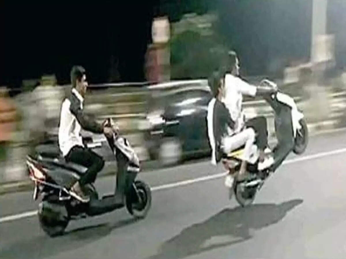 பைக் ரேஸ் சாகசம் – இளைஞர்கள் 3 பேர் கைது!!
