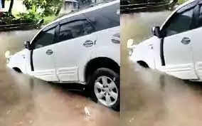 அடக்கொடுமையே..!! கூகுள் மேப் தவறாக வழிகாட்டியதால் கால்வாயில் பாய்ந்த கார்..!!