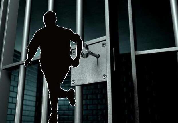 சிறையிலிருந்து தப்பிய கைதி 30 ஆண்டுகளுக்குப் பின் சரணடைந்தார்.. அதுவும் காரணமாக தான் !!