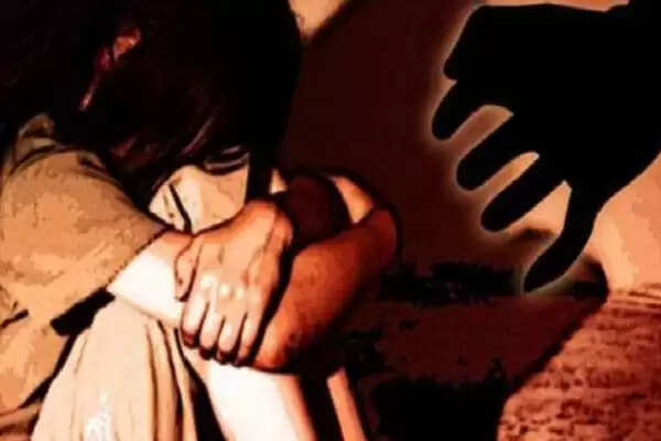 7 ஆண்டுகளாக 17 வயது சிறுமியை டிஜிட்டல் ரேப் செய்த 81 வயது முதியவர்..!!