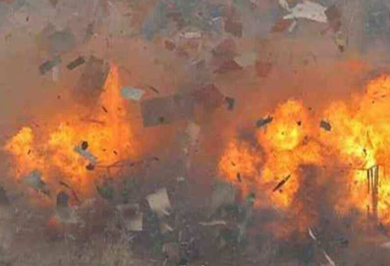 #BREAKING:- கடலூர் வெடி கொட்டகையில் தீ விபத்து.. 3 பேர் பலி.. 2 பேர் காயம்..!