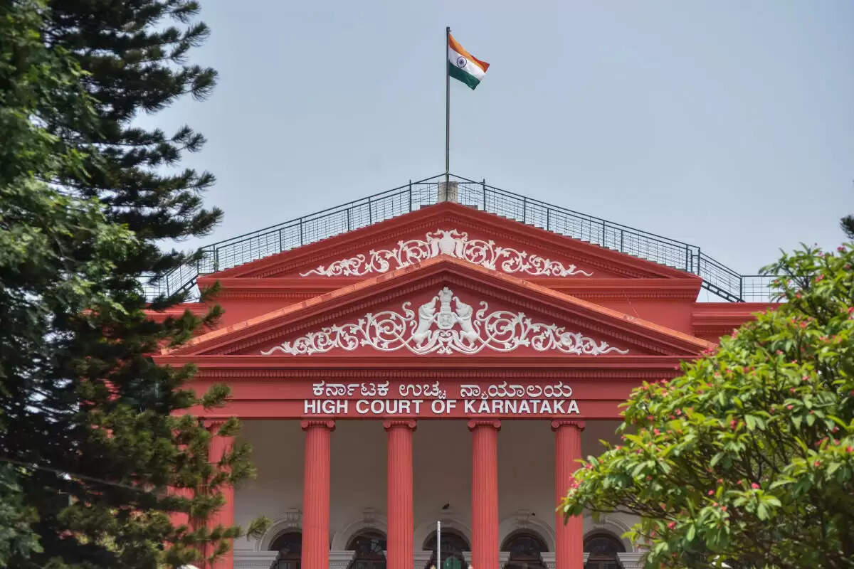 கர்நாடக அரசின் ஒரே சீருடை திட்டத்துக்கு இடைக்கால தடை விதிக்க முடியாது..!! கர்நாடக அரசின் ஒரே சீருடை திட்டத்துக்கு இடைக்கால தடை விதிக்க முடியாது..!!
